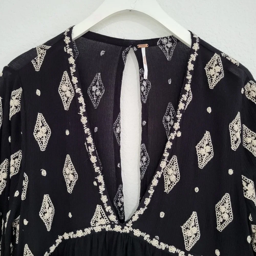 FREE PEOPLE Diamond Embroidered Bell Sleeve Top Black/White SZ L - Picture 5 of 10